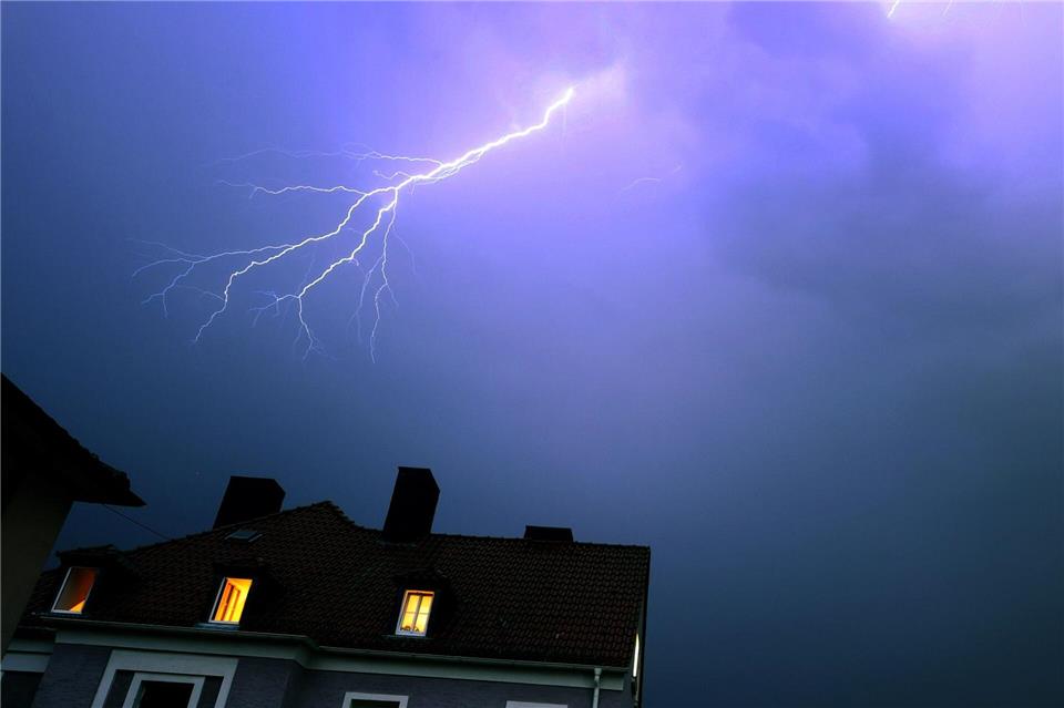 Die Gewitterstimmung in Bayern bleibt. (Archivfoto) picture alliance/dpa