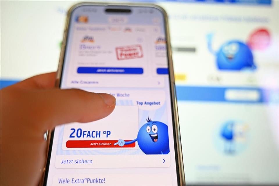 Die Girocard soll in die Payback-App integriert werden. (Archivbild)Elisa Schu/dpa