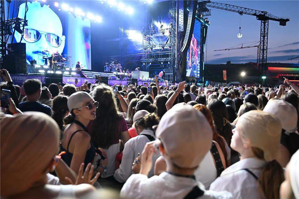 Die Glatzenkappen durften beim Pitbull-Konzert natürlich nicht fehlen.Elisa Schu/dpa