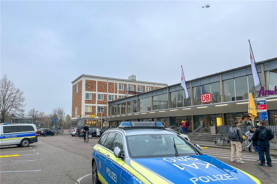 Die Gleise am Bruchsaler Bahnhof waren rund eine Stunde gesperrt. (Archivbild)Tim Müller/EinsatzReport24/dpa