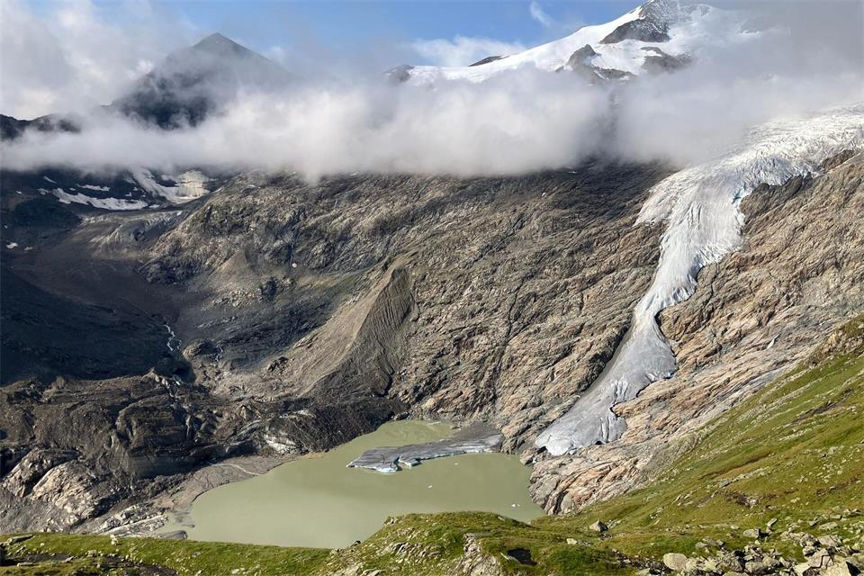 Die Gletscher schwinden im gesamten Alpenraum. (Archivbild)Sabine Dobel/dpa