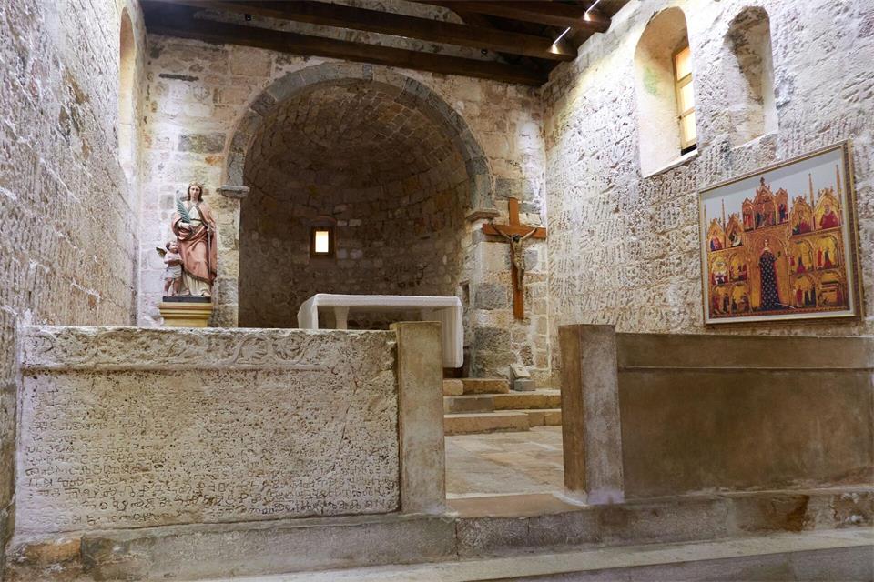 Die Gotteshäuser können betreten werden: Innenansicht der Kirche St. Lucija.Andreas Drouve/dpa-tmn