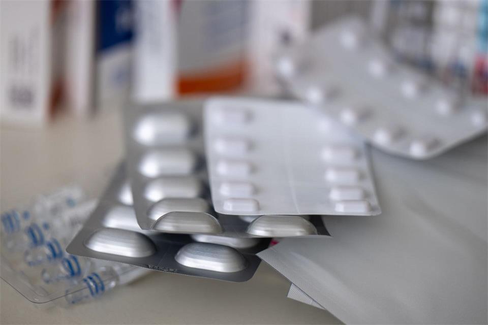 Die Grenzpolizei fand bei dem jungen Mann mehr als 1.000 Tabletten Oxycodon. (Symbolbild) Monika Skolimowska/dpa