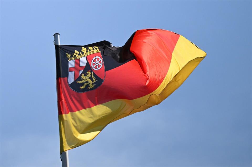 Die Große Koalition in Rheinland-Pfalz regiert seit rund 100 Tagen. (Symbolbild)Arne Dedert/dpa