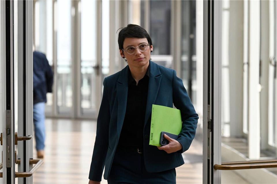 Die Grünen-Politikerin Josefine Paul zieht einen Schlussstrich in der nordrhein-westfälischen Landespolitik. (Archivbild)Roberto Pfeil/dpa
