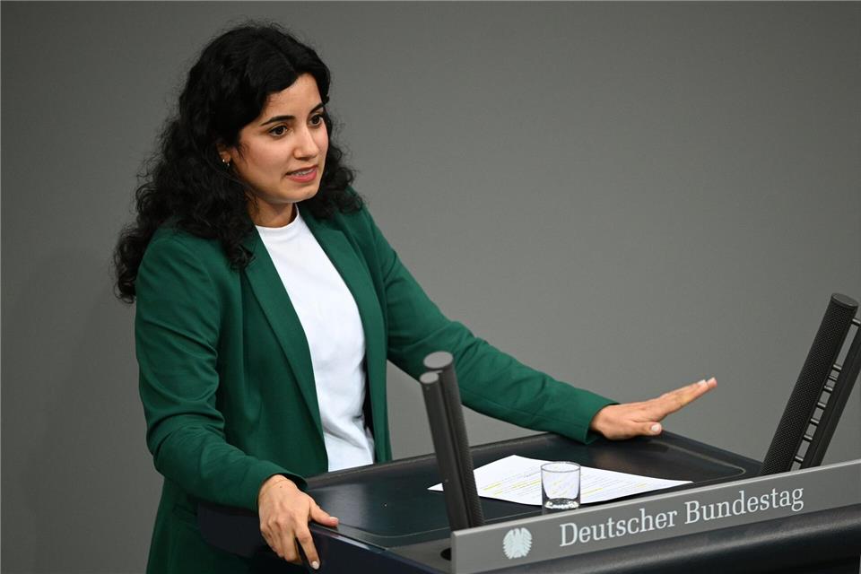 Die Grünen-Politikerin Misbah Khan sieht einen parteipolitischen Zusammenhang. (Archivbild)Niklas Graeber/dpa