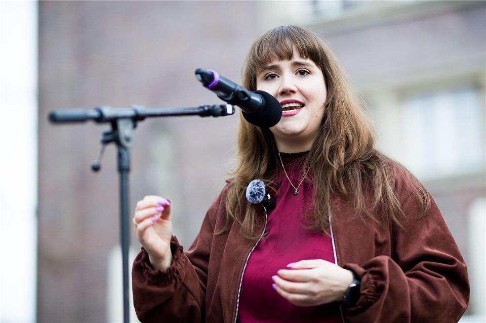 Die Grünen-Politikerin und ehemalige Parteivorsitzende Ricarda Lang fordert: „Wir brauchen jetzt eine Änderung der Gesetzeslage, um alle diese Frauen zu schützen.“Moritz Frankenberg/dpa