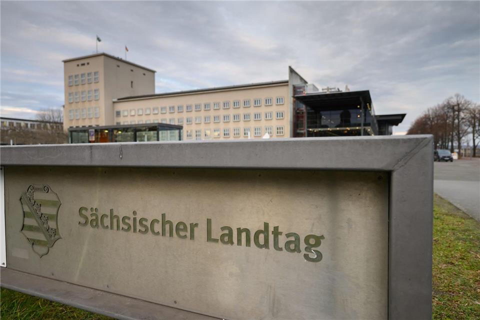 Die Grünen fordern eine Entlastung bei der Rückzahlung von Corona-Hilfen (Archivbild). Robert Michael/dpa