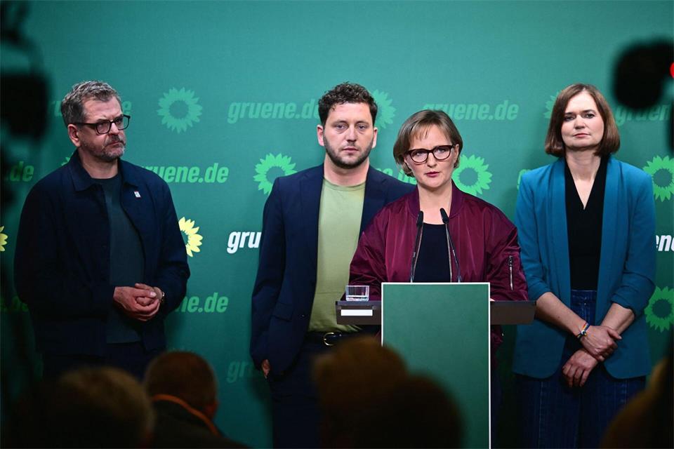 Die Grünen sind in Berlin hinter ihren Erwartungen zurückgeblieben. Dass sie es in Mecklenburg-Vorpommern über die Fünf-Prozent-Hürde geschafft haben, kommentieren sie mit Erleichterung.Sebastian Gollnow/dpa