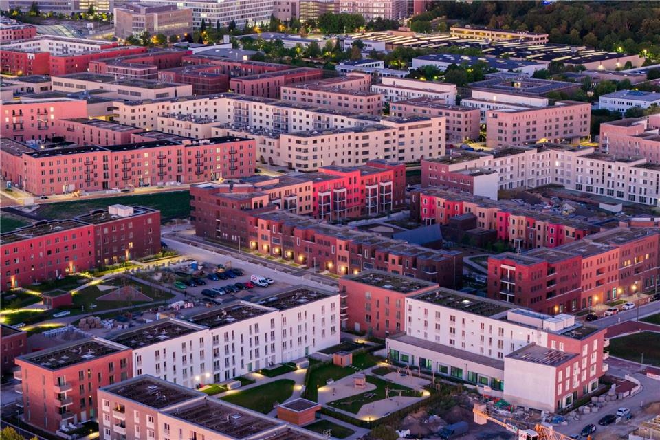 Die Grünen wollen sich für bezahlbares Wohnen einsetzen. (Symbolbild)Julian Stratenschulte/dpa