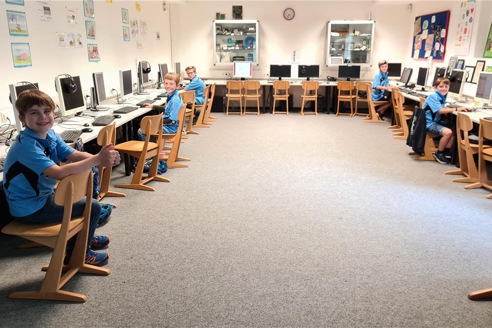 Die Grundschüler haben bei der Deutschen Meisterschaft am Computer gegen ihre Gegner gespielt.