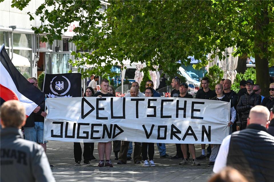 Die Gruppe „Deutsche Jugend Voran“ wird von der Bundesregierung als Beispiel für eine junge, rechtsextreme Gruppierung genannt. (Archivbild)Heiko Rebsch/dpa