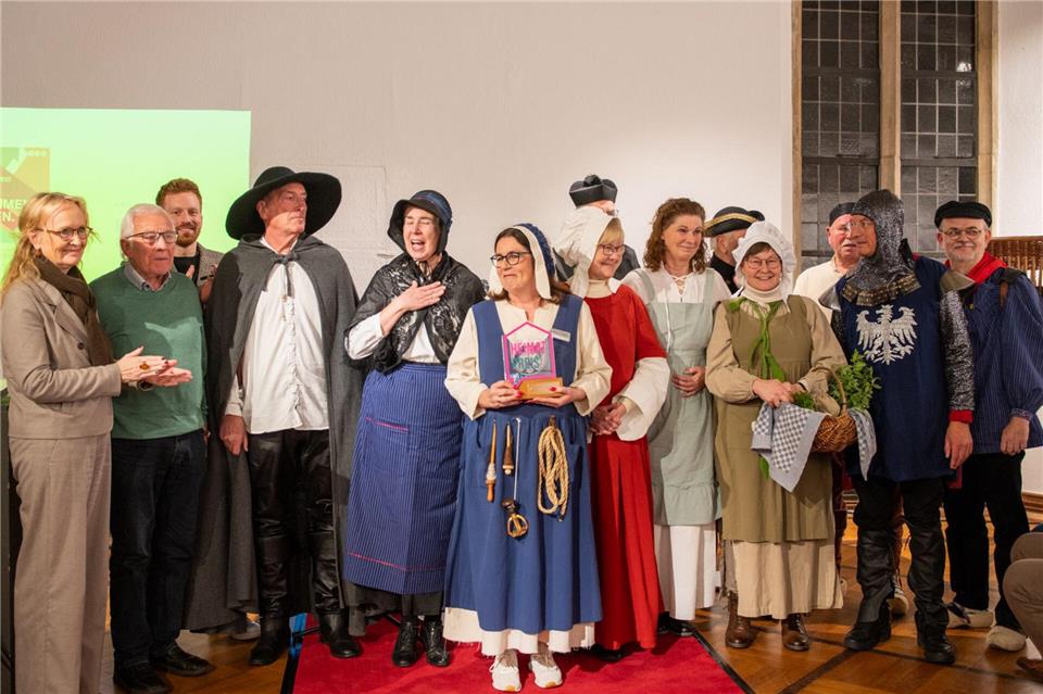 Die Gruppe „Lebendige Geschichte“ hat den Heimatpreis 2025 gewonnen.