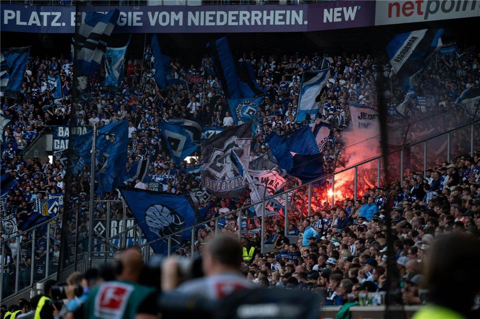 Die HSV-Fans waren zufrieden mit dem Bundesliga-Comeback.Fabian Strauch/dpa