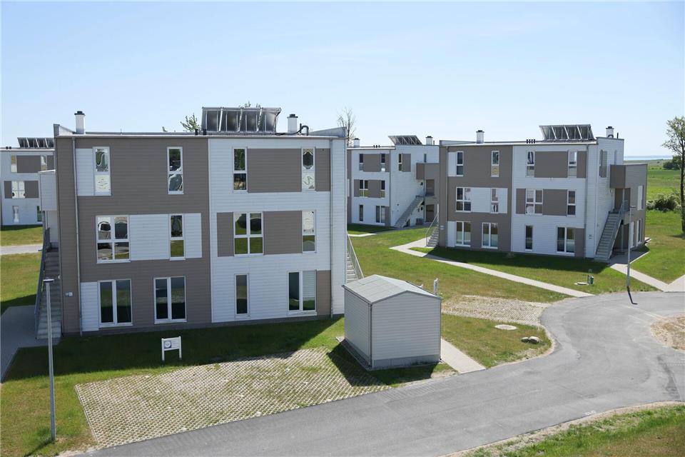 Die Häuser am Matrosenring sollen bis Herbst fertig gestellt sein. Christian Charisius/dpa