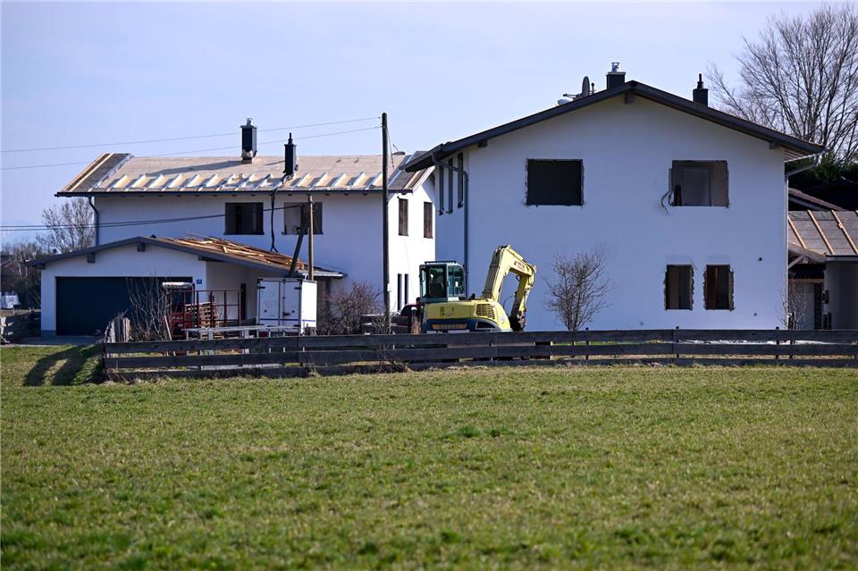 Die Häuser wurden anders gebaut als genehmigt - und jetzt müssen sie weg. Sven Hoppe/dpa
