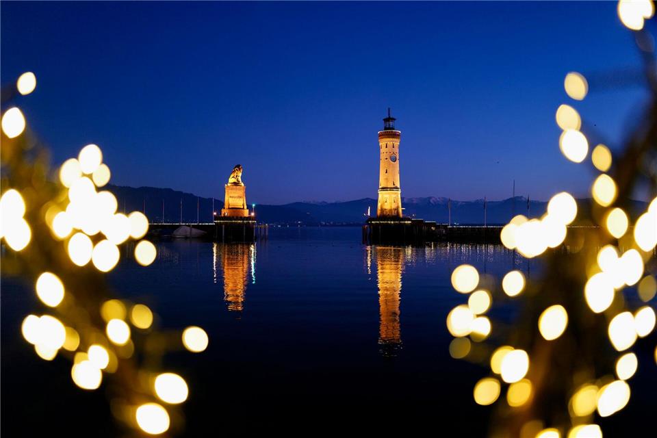 Die Hafenweihnacht ist vom 27. November bis zum 21. Dezember immer donnerstags bis sonntags geöffnet. (Archivbild)Ulf Vogler/dpa