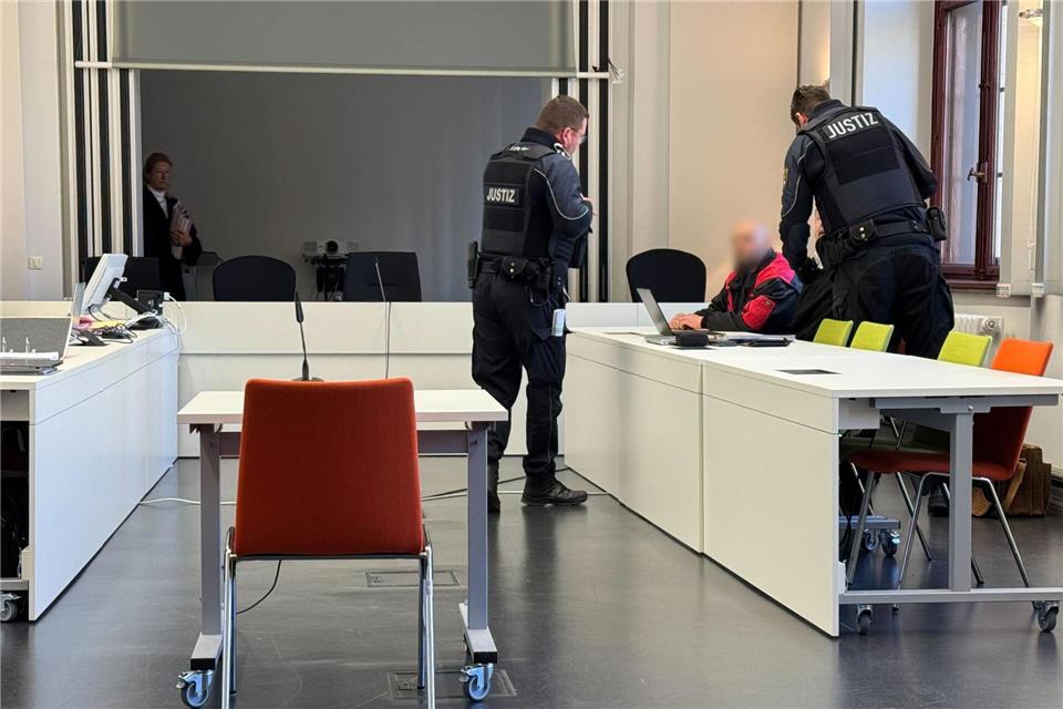 Die Haftstrafe des Mannes fällt nun höher aus. (Archivbild)Inga Jahn/dpa
