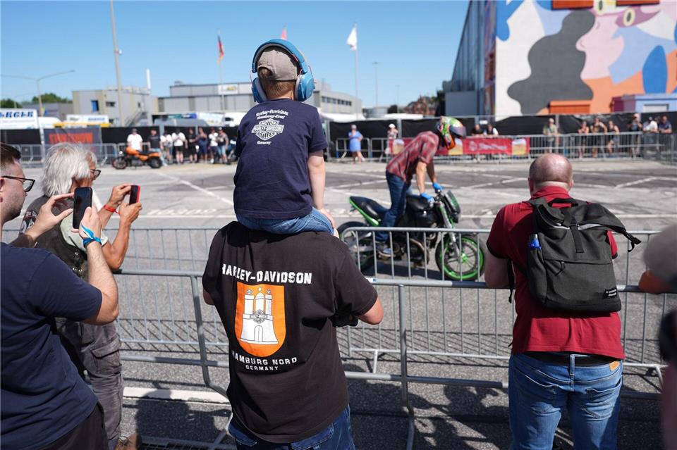 Die Hamburg Harley Days bieten ein Programm mit Musik, Stuntshows und geführten Touren. Marcus Brandt/dpa