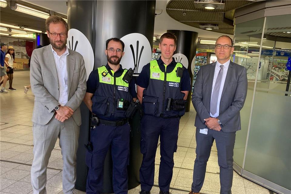 Die Hamburger Hochbahn-Wache bekommt Bodycams und mehr Personal.Bernhard Sprengel/dpa