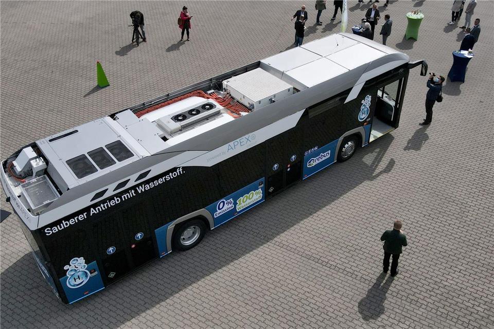 Die Hamburger Hochbahn hat fünf Wasserstoffbusse bestellt, ist mit dem Produkt des Herstellers aber noch nicht zufrieden. Bernd W�stneck/dpa-Zentralbild/