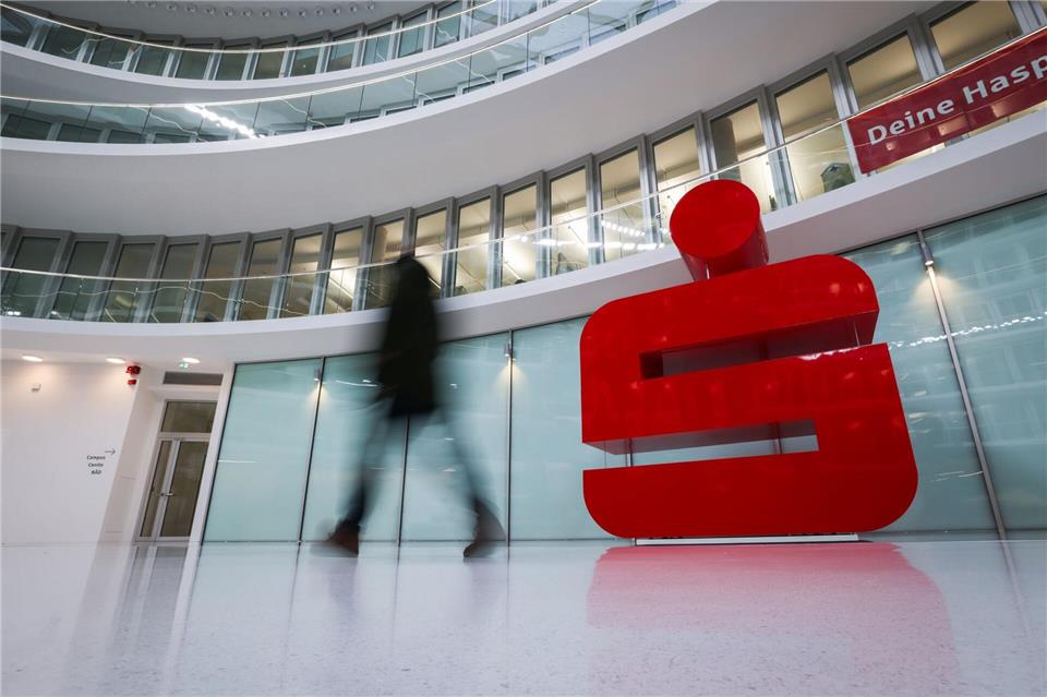 Die Hamburger Sparkasse gilt als Deutschlands größte Sparkasse. (Archivbild.) Christian Charisius/dpa