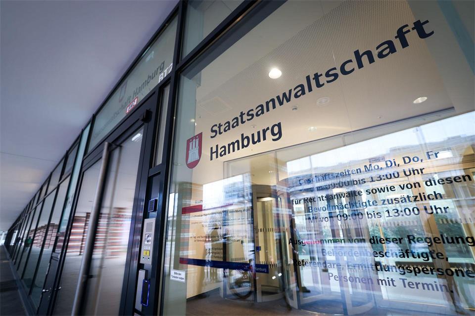 Die Hamburger Staatsanwaltschaft hat ein Ermittlungsverfahren aus Köln übernommen - die Akte soll 14 Umzugskartons und 600 Millionen Dateien umfassen. (Archivbild)Christian Charisius/dpa
