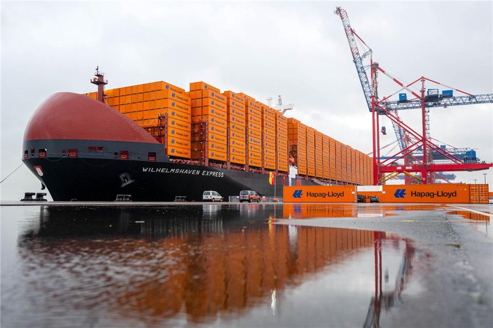 Die Hamburger Traditionsreederei Hapag-Lloyd schüttet für das vergangene Jahr 3,0 Euro je Aktie an Dividende aus. Die Stadt Hamburg erhält damit als Anteilseignerin rund 73 Millionen Euro. (Archivbild)Sina Schuldt/dpa