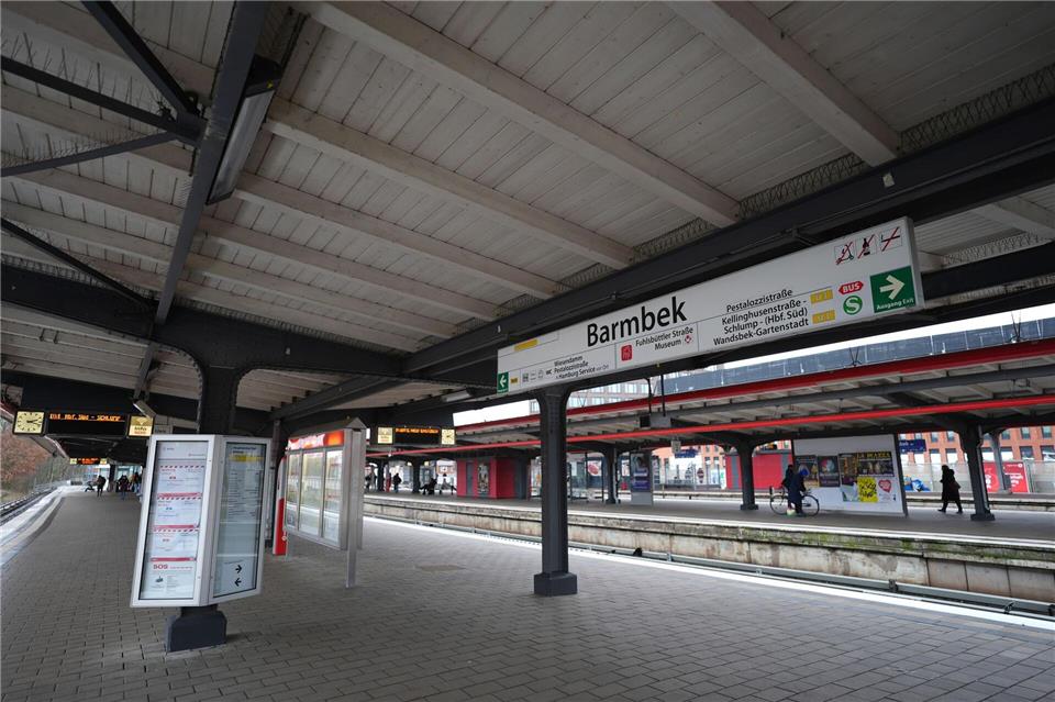 Die Hamburger U-Bahnlinie wird ab Montag für acht Wochen zwischen den Stationen Barmbek und Mundsburg gesperrt. (Archivbild)Marcus Brandt/dpa