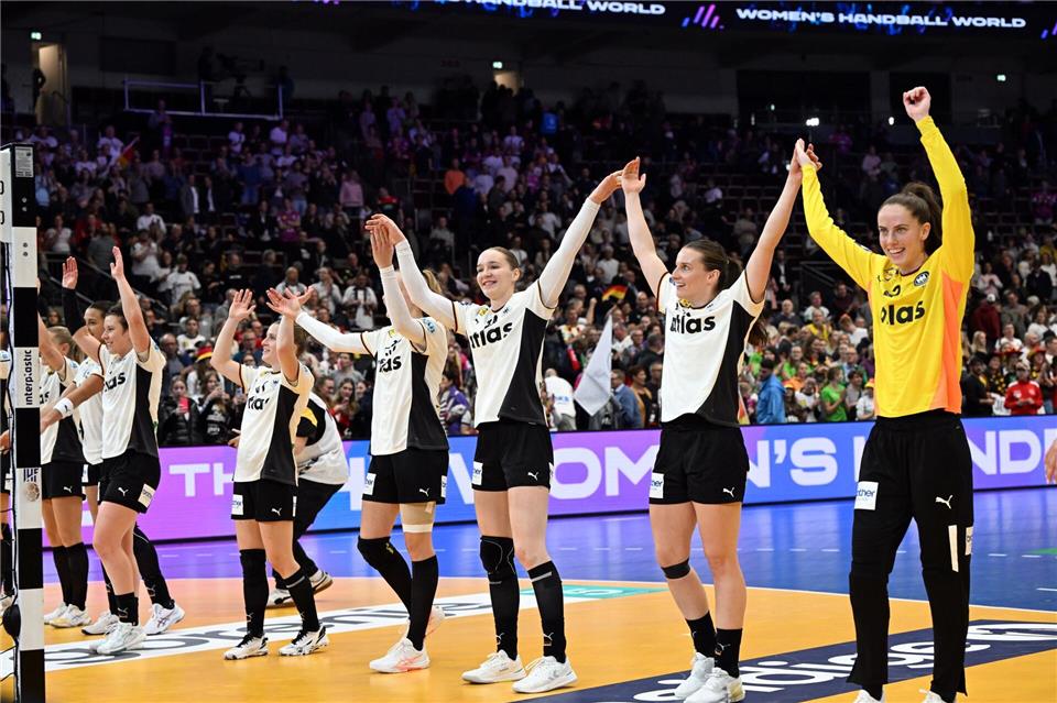 Die Handballerinnen haben bei der Heim-WM einen Erfolgslauf. Federico Gambarini/dpa