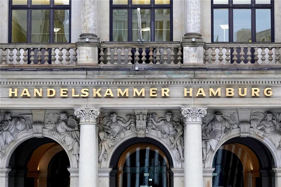 Die Handelskammer befragt regelmäßig Hamburger Unternehmer. (Archivbild) Rabea Gruber/dpa