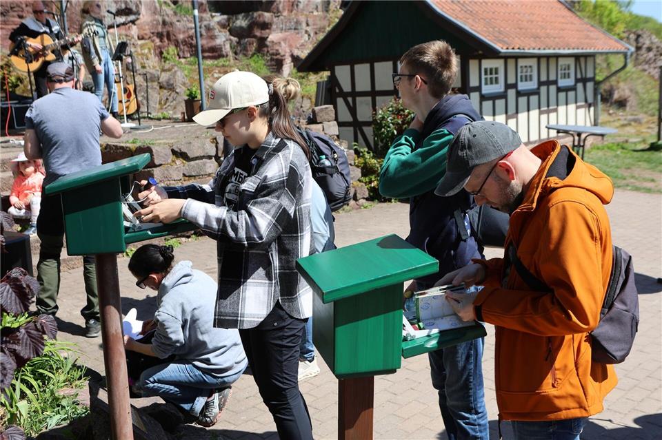 Die Harzer Wandernadel feiert ihr 20-jähriges Bestehen bis zum 13. September mit Sonderveranstaltungen und Sonderausstellung im Harzmuseum Wernigerode. (Archivbild)Matthias Bein/dpa