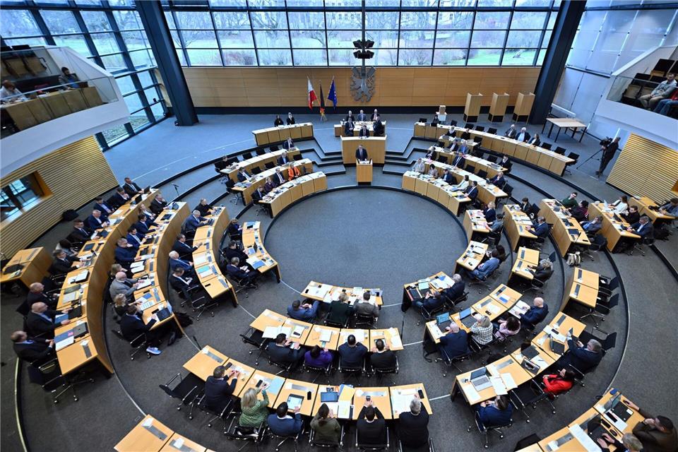 Thüringen macht in diesem Jahr neue Schulden Die Haushaltsberatungen im Thüringer Landtag haben begonnen. (Archivfoto)Martin Schutt/dpa
