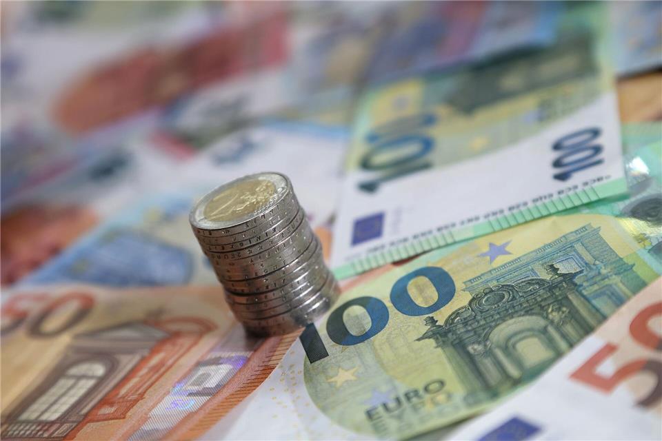 Die Haushaltseinkommen im Osten liegen insgesamt deutlich unter denen im Westen. (Symbolbild)Karl-Josef Hildenbrand/dpa