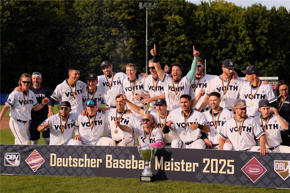 Die Heidenheim Heideköpfe krönten sich mit einem 3:1 in der Finalserie gegen die Guggenberger Legionäre zum deutschen Baseball-Meister.Niklas Graeber/dpa
