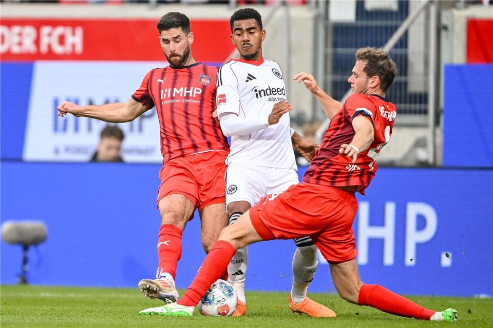 Die Heidenheimer Defensive um Tim Siersleben hatte viel zu tun.Harry Langer/dpa