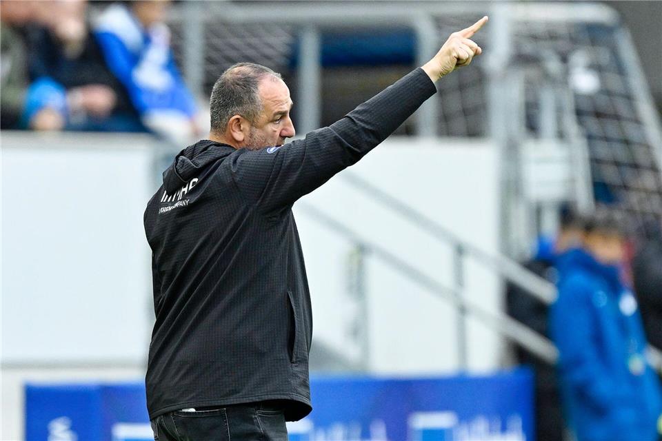 Verteidiger Kölle verlängert in Heidenheim  Die Heidenheimer von Trainer Frank Schmidt verlängern mit Talent Adam Kölle. (Archivbild)Uwe Anspach/dpa