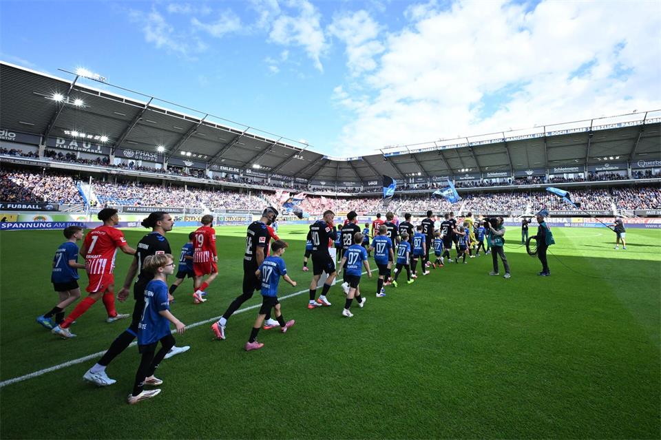Die Heimspiel-Premiere des SC Paderborn in dieser Bundesliga-Saison.Swen Pförtner/dpa