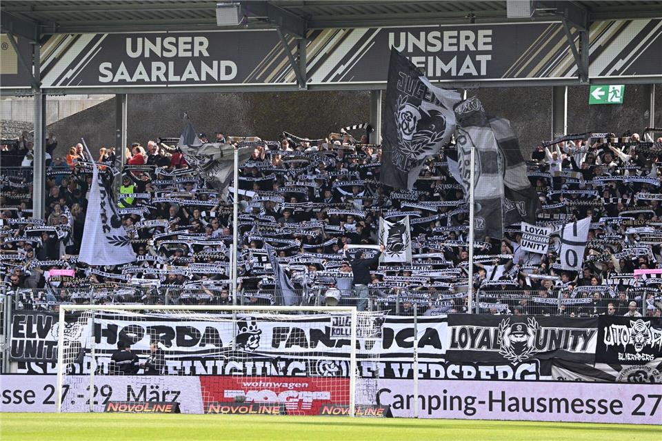 Die Heimstätte der SV Elversberg wird noch mindestens bis zum Jahresende um- und ausgebaut. (Archivbild)Harald Tittel/dpa