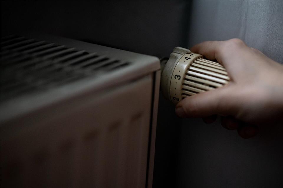 Die Heizkostenabrechnung 2025 könnte für viele höher ausfallen, schätzt der Energiedienstleister Techem.Fabian Sommer/dpa