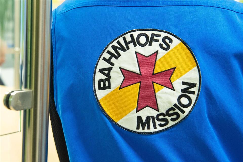 Die Helfer der Bahnhofsmissionen unterstützen bei Reisen und helfen bei Notlagen. (Symbolbild)Sarah Knorr/dpa