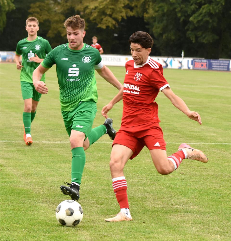 Die Herausforderung heißt Sportfreunde Lotte: Am Mittwochabend treffen Hatime Oulamine (rechts) und der TSV Raesfeld im Westfalenpokal auf den Regionalligisten.