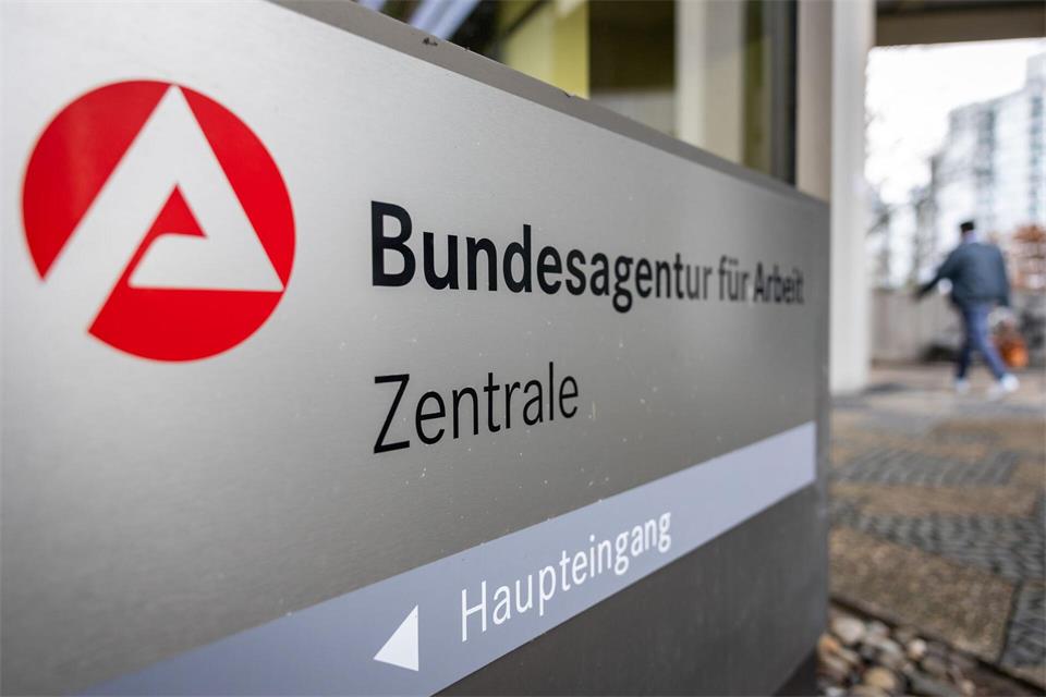 Die Herbstbelebung auf dem deutschen Arbeitsmarkt dürfte in diesem Jahr nur moderat ausfallen. (Archivbild)Daniel Karmann/dpa