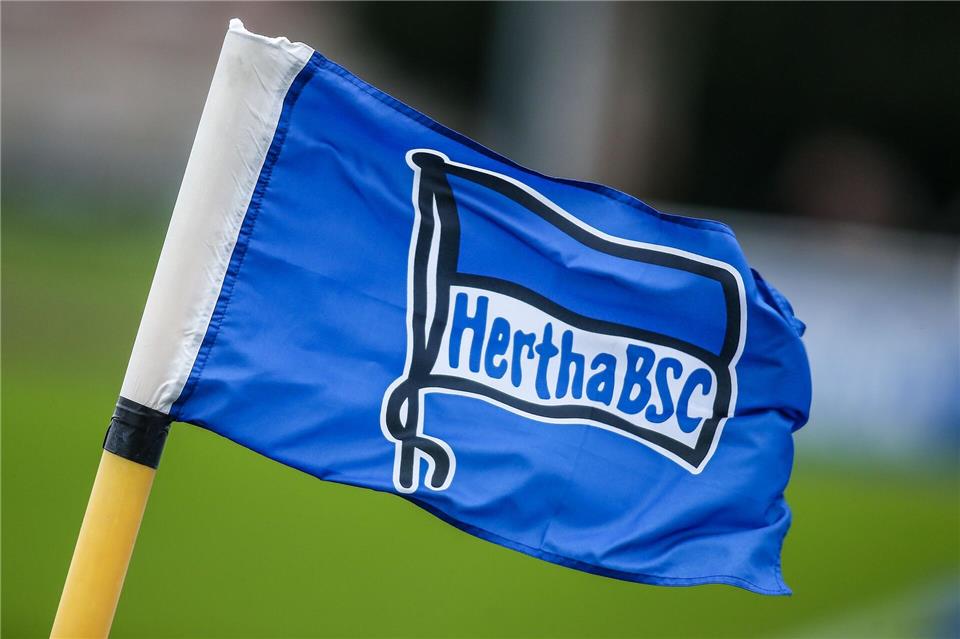 Die Hertha bindet einen Jugendspieler an den Club. (Symbolbild)Andreas Gora/dpa