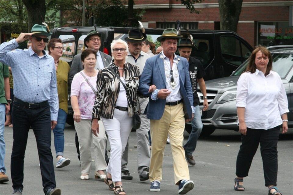 Die Hervester Schützen (hier ein Archivbild) marschieren in Sachen Schützenfest einer ungewissen Zukunft entgegen.