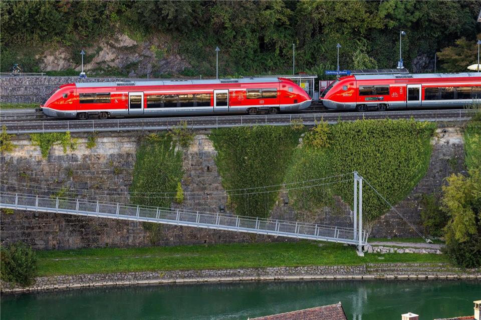 Die Hochrheinbahn fährt im Grenzgebiet zwischen Deutschland und der Schweiz. Philipp von Ditfurth/dpa