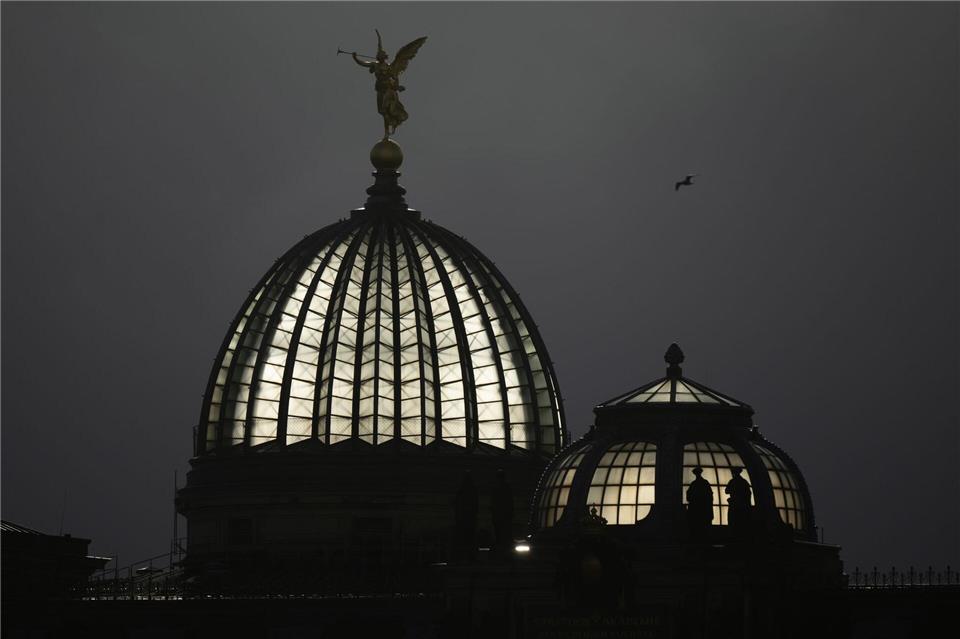 Die Hochschule für Bildende Künste in Dresden sieht angesichts finanzieller Kürzungen dunkle Wolken am Himmel aufziehen (Archivbild). Sebastian Kahnert/dpa