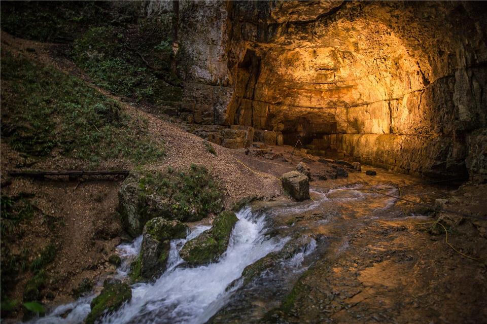 Die Höhle ist nicht das erste Mal Schauplatz eines großen Rettungseinsatzes. (Symbolbild)Christoph Schmidt/dpa