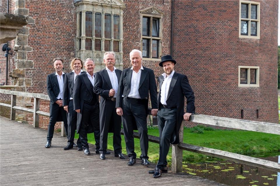Die „Höhner“ vor dem Schloss Raesfeld. Im Innenhof werden sie am 15. August 2020 auftreten.