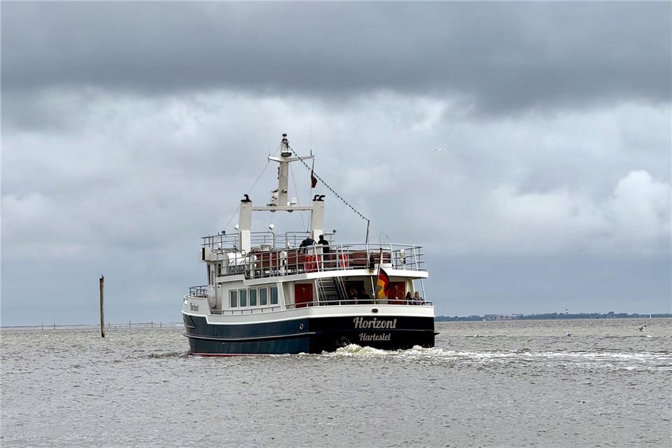 Die „Horizont“ unterwegs zu einer Seebestattung auf der Nordsee.Wolfgang Stelljes/dpa-tmn